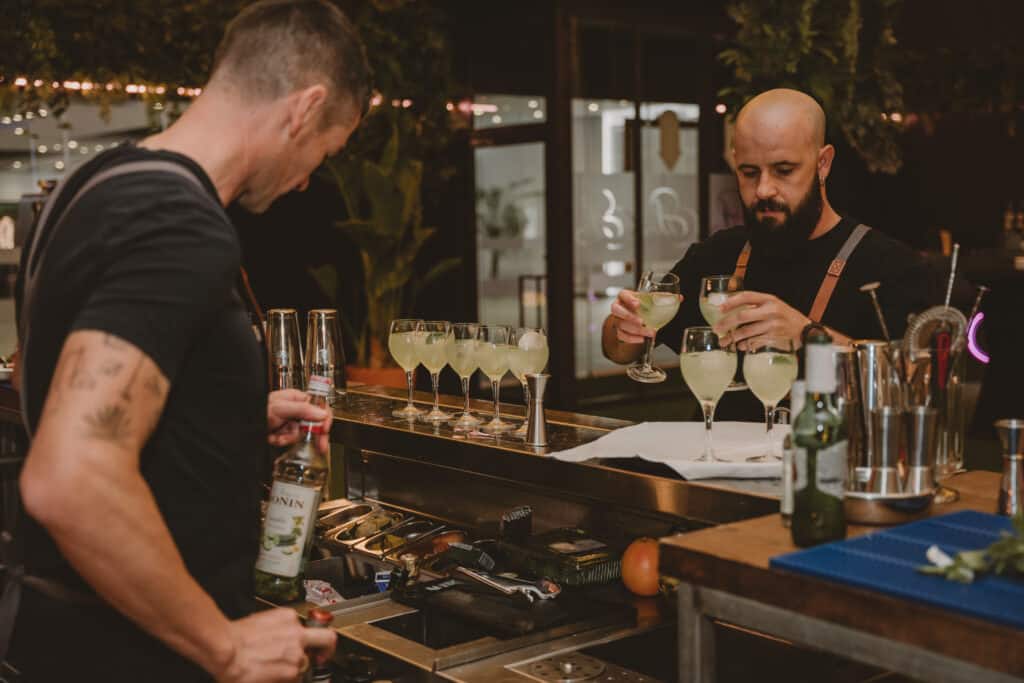 cocteles atardecer salones