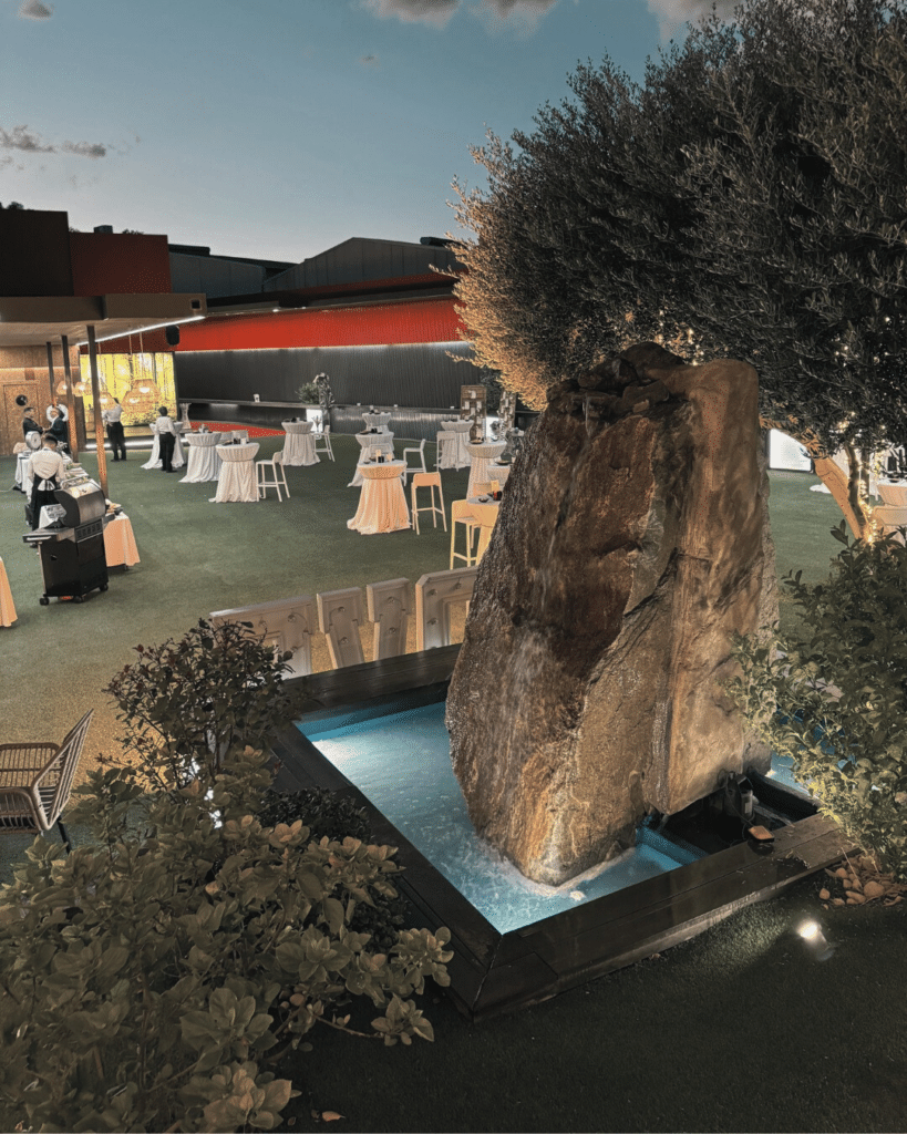 jardin fuente atardecer salones